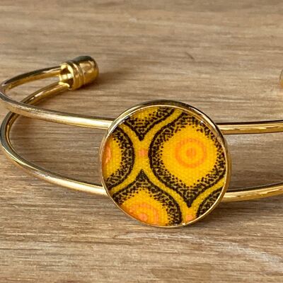 Bangle bracelet, fabric and gold metal.