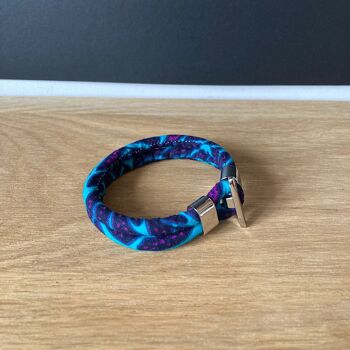 Bracelet en tissu wax bleu et violet. 3