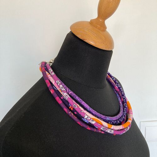 Collier en tissu 6 rangs, tissus ton violet, orange.