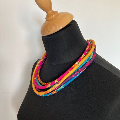 6-row fabric collar, multicolored fabrics.