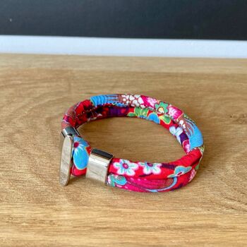 Bracelet en tissu japonais fleuri rouge, bleu et blanc. 3