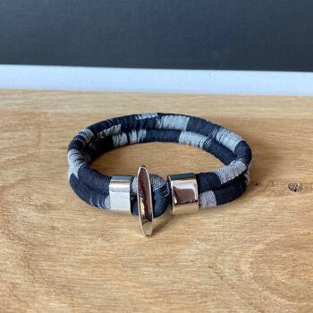 Bracelet en tissu indien Ikat noir et gris. 2