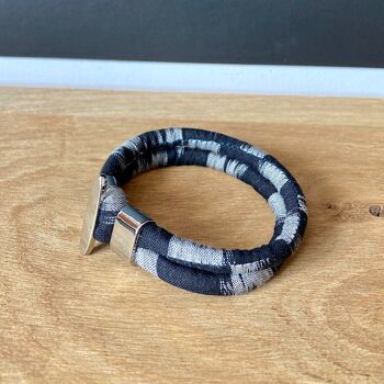 Bracelet en tissu indien Ikat noir et gris. 3