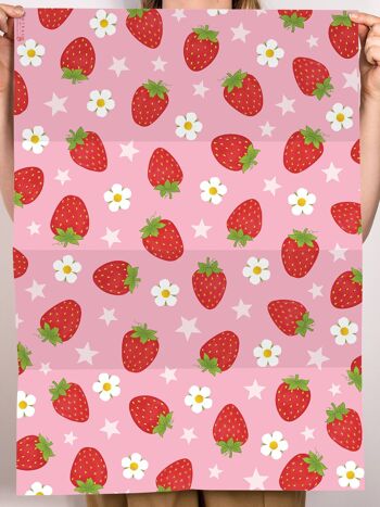 Papier cadeau fraises | Recyclable, fabriqué au Royaume-Uni 2