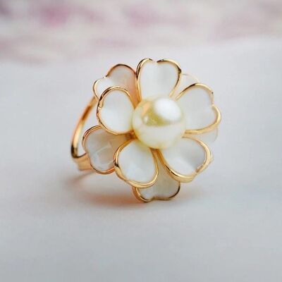 Flower ring - white