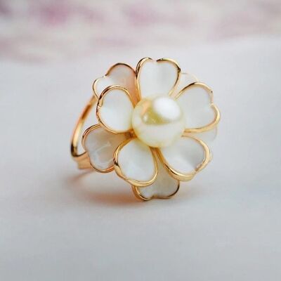 Flower ring - white