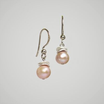 Boucles d'oreilles avec perle d'eau douce rose et pièces décoratives en argent 925