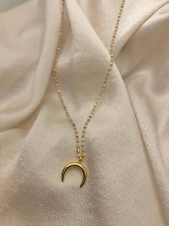 Collier de perles de verre avec croissant de lune doré 4