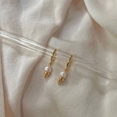 18k Gold Huggies - Freshwater Pearl Earrings - Pearl Huggies - Gold Huggies - Golden Pearl Earrings - Minimalistic Earrings