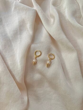 18k Gold Huggies - Boucles d'oreilles perle d'eau douce - Pearl Huggies - Gold Huggies - Boucles d'oreilles Golden Pearl - Boucles d'oreilles minimalistes 2