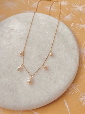 Dainty Freshwater 5 Pearl Gold Chocker Necklace - 18k Gold & Stainless Steel Findings - Romantique et Unique - Bijoux de mariée 4