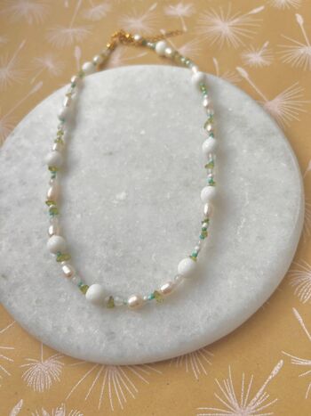 Collier de perles fait à la main, collier de perles colorées - Apprêts en acier inoxydable plaqué or 18 carats - Perle d'eau douce et agate blanche 5