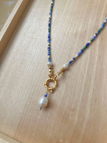 Collier de perles fait main, collier de perles colorées - fermoir anneau à ressort plaqué or 24 carats et pendentif perle d'eau douce - collier longue durée 2