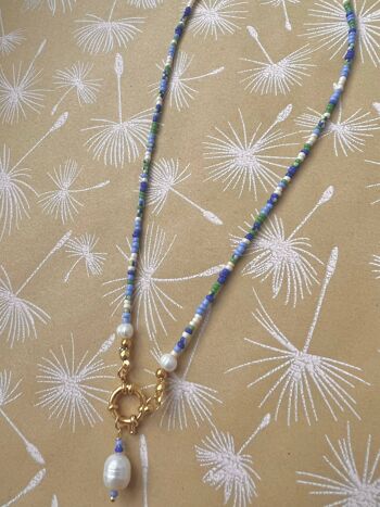 Collier de perles fait main, collier de perles colorées - fermoir anneau à ressort plaqué or 24 carats et pendentif perle d'eau douce - collier longue durée 3