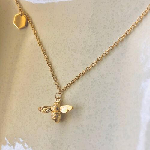 Dainty Gold Bee Pendant Necklace