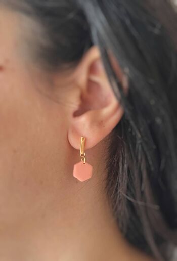 Boucles d'oreilles Dainty Handmade Hexagon Pendant avec 18k Gold Earring Studs - Boucles d'oreilles en argile polymère - Boucles d'oreilles faites à la main 1