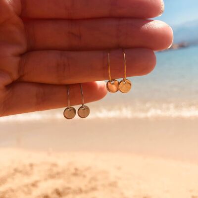 Mini Aros - Pendientes de Acero Inoxidable Oro con Colgante Moneda - Pendientes de Oro Hechos a Mano - Joyería Minimalista y Única