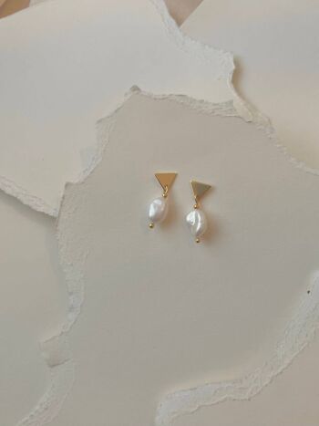 Boucles d'Oreilles Tige Perle d'Eau Douce Triangle Or 18 Carats 1
