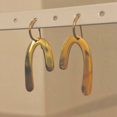 Aretes tipo candelabro en oro de 18k