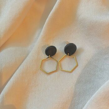 Boucles d'oreilles Gold Hexagon Dangle - Boucles d'oreilles en acier inoxydable en argile polymère en or - Minimalistes et élégantes 5