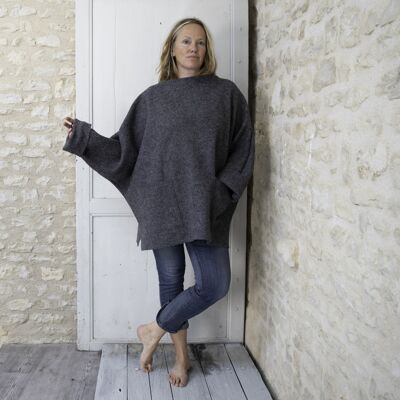Pull poncho en gris chiné avec poches