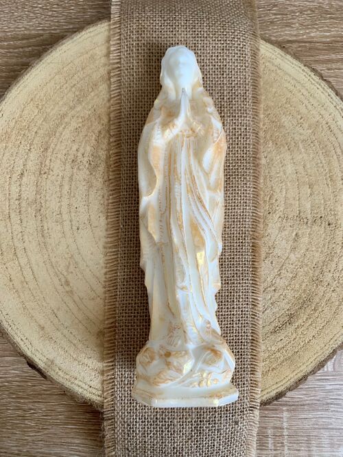 Madonna in wax Immaculate White Pearl Gold