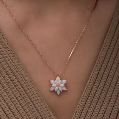 COLLIER FLEUR DES SAUVAGES BLANC