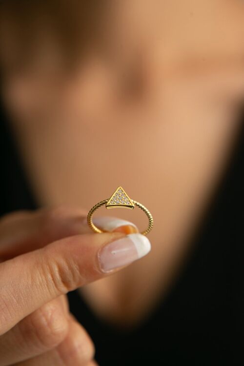 TWISTED TRIANGLE RING