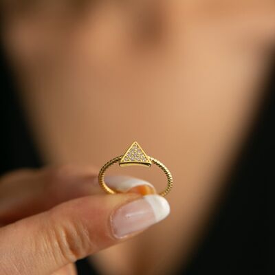 TWISTED TRIANGLE RING
