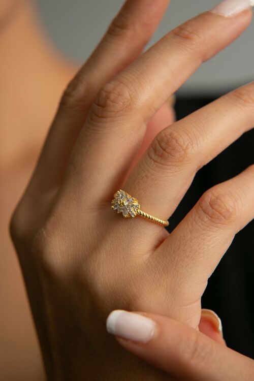 CRYSTAL TWISTED GOLD RING