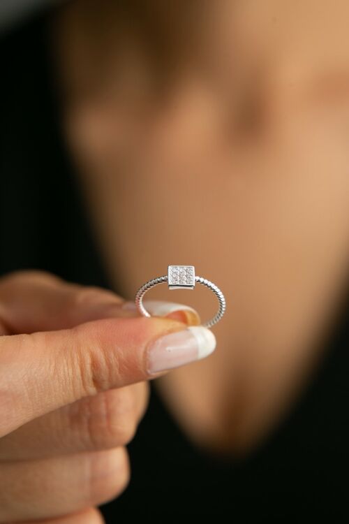 TWISTED SQUARE RING