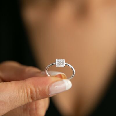 TWISTED SQUARE RING