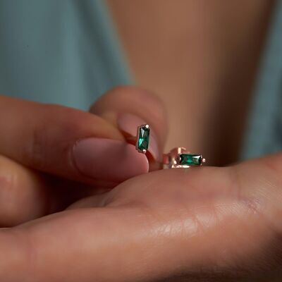 BAGUETTE EAR STUDS - emerald