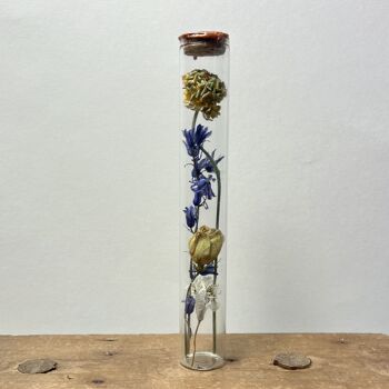 Tube debout Esperanza rempli de fleurs séchées recouvert de cire de cuivre 2