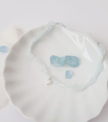 Collier ras du cou avec perles d'eau de mer en bleu 2
