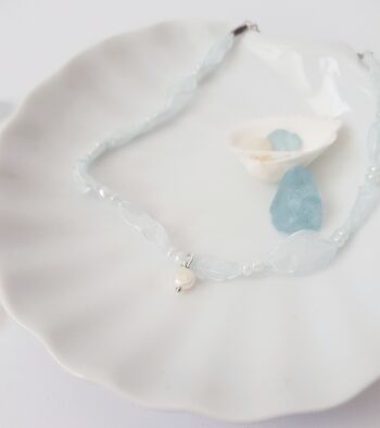 Collier ras du cou avec perles d'eau de mer en bleu 9
