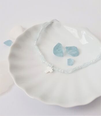 Collier ras du cou avec perles d'eau de mer en bleu 10