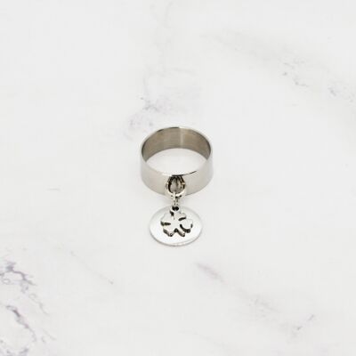 Ring with tassel and clover charm - 8mm