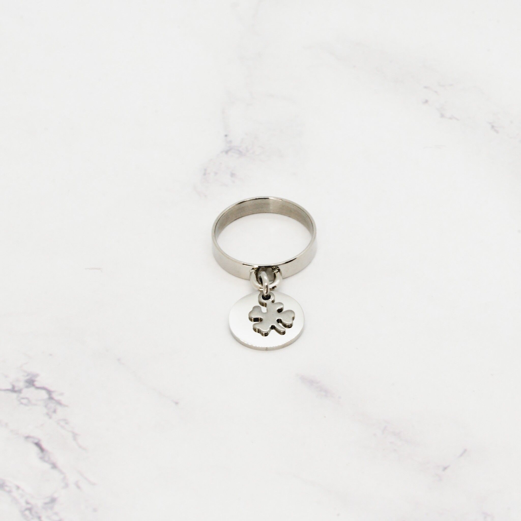 Anello con ciondolo nappa e trifoglio - 3mm