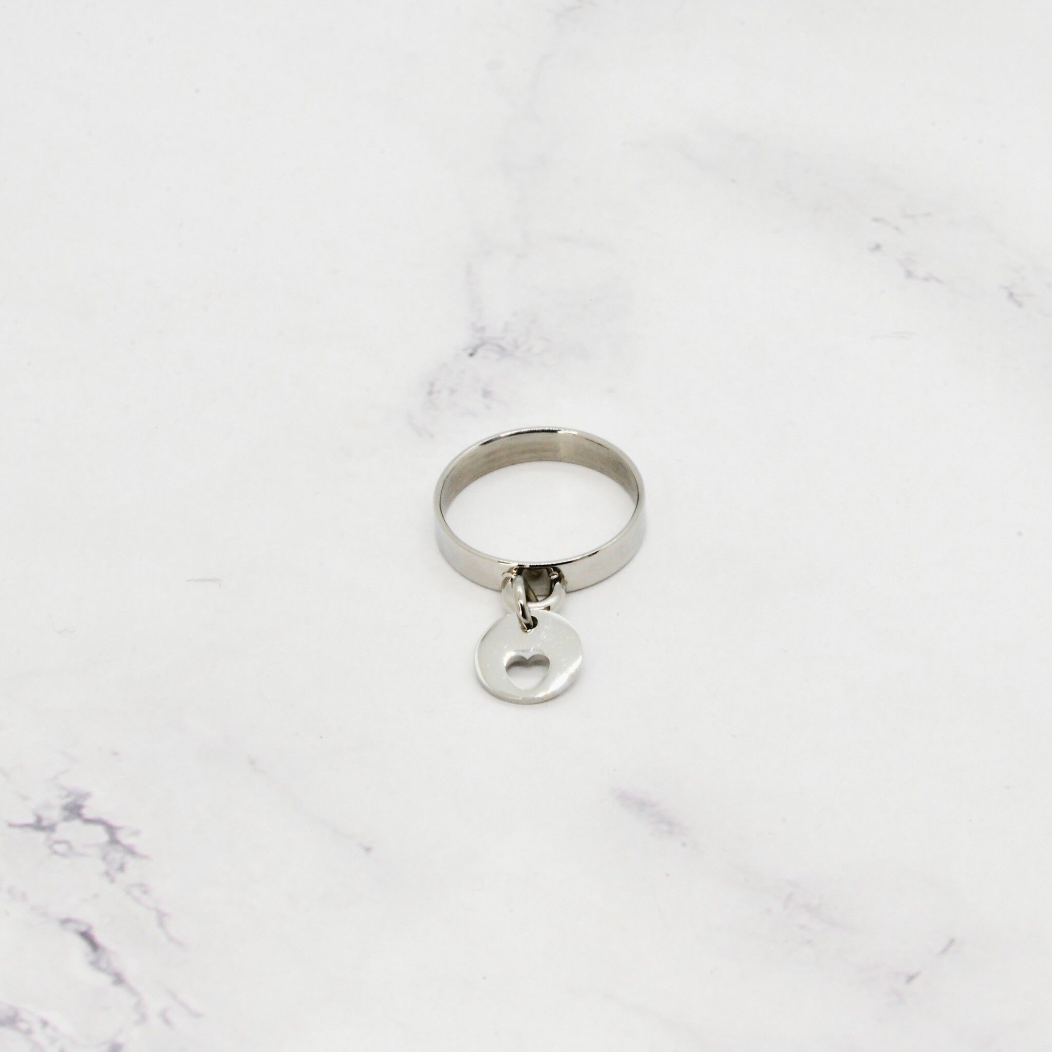 Anello con nappa traforata a cuore - 3mm