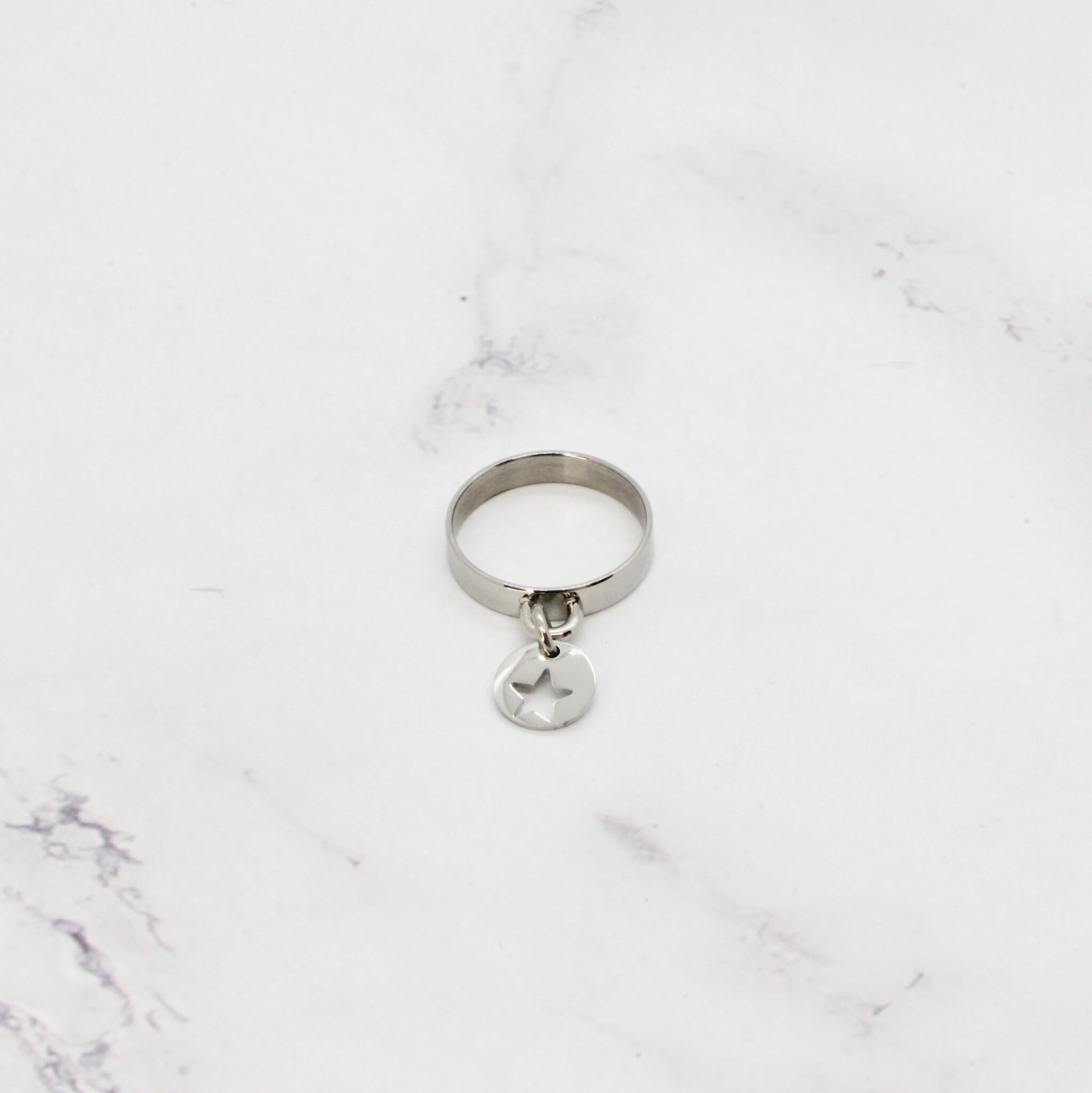 Anello con nappa a stella traforata - 3 mm