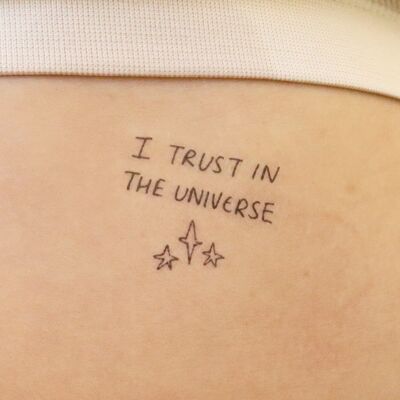 Ich vertraue auf das temporäre Tattoo des Universums