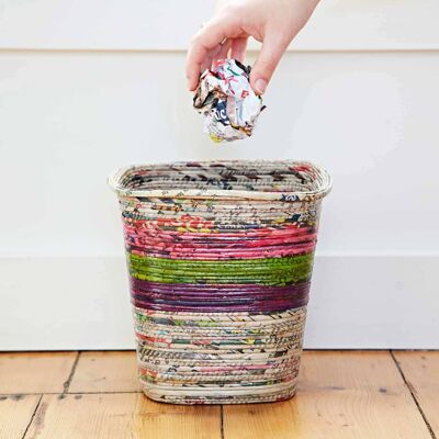 Papierkorb aus recyceltem Zeitungspapier – Natur/Rosa/Grün/Lila