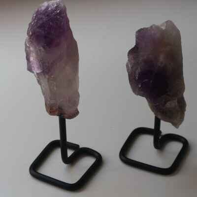 Amethyst auf festem Stand - rau