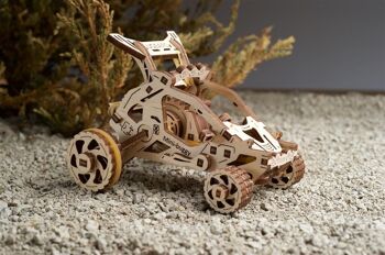 UGEARS Modèles mécaniques: BUGGY DESERT 11,5x9,5x9,5cm, 80 pièces, en bois, temps de montage 1-2h, boîte 21x9,2x1,8cm, 8+ 3