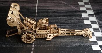 UGEARS Modèles mécaniques: TOP FUEL DRAGSTER 39x12x13cm, 321 pièces, en bois, temps de montage 8u, boîte 37,8x17x3,1cm, 14+ 3