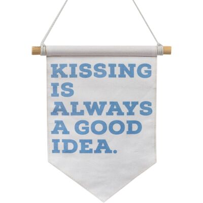 Banderola "Kissing Is Always a Good Idea"