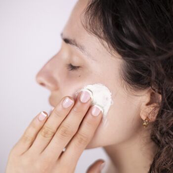 Crème solaire visage à la protection végétale et minérale 3