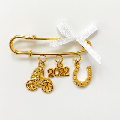 Pin amuleto como regalo de nacimiento o bautizo con 3 amuletos y lazo