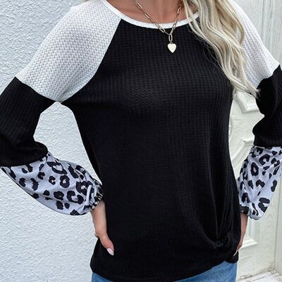 Suéter con textura de leopardo color block-Negro